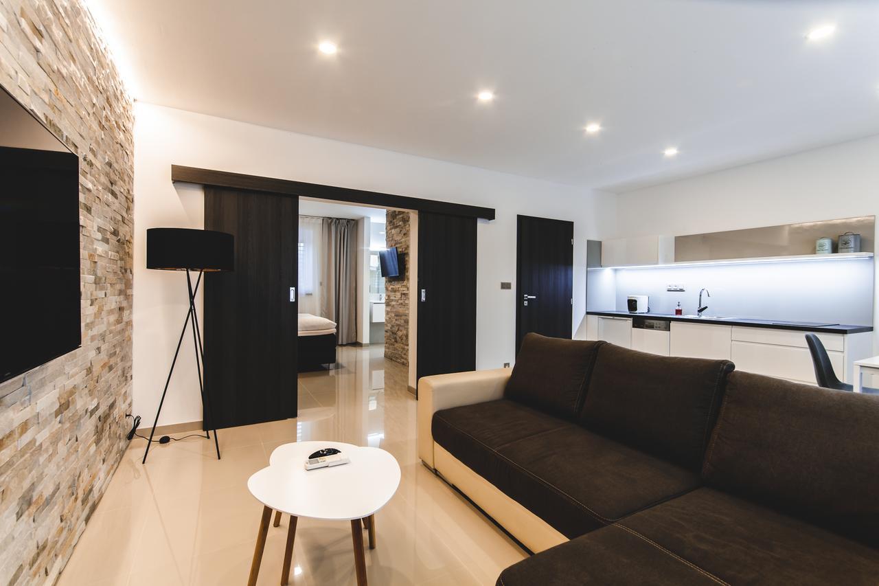 Silesia Residence オストラヴァ エクステリア 写真 A modern apartment