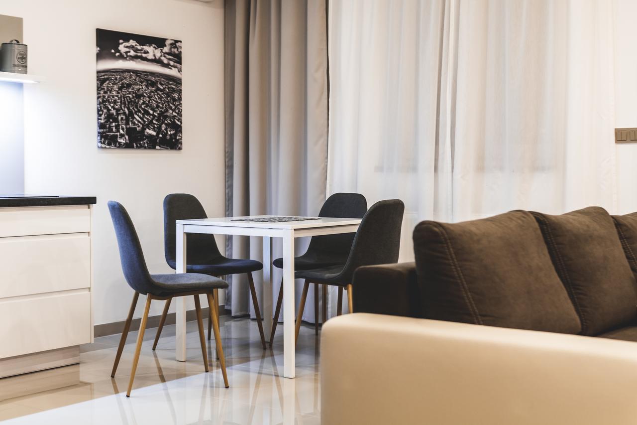 Silesia Residence オストラヴァ エクステリア 写真 A living room with a dining table
