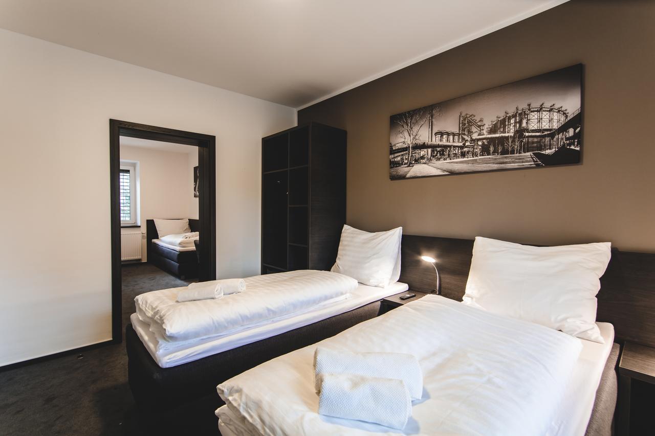 Silesia Residence オストラヴァ エクステリア 写真 A typical room at the hotel